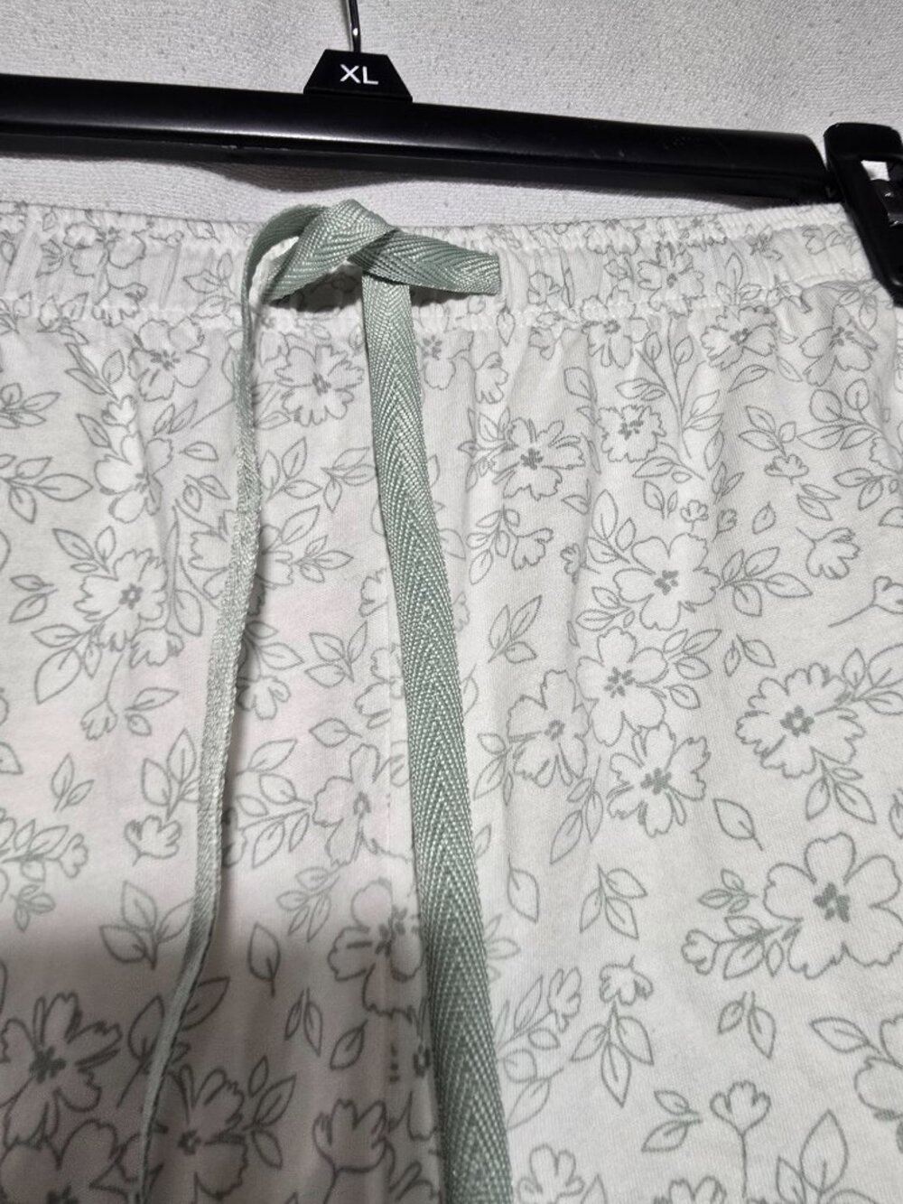 Felina White Gray Floral Lounge Shorts Pajama Bottoms Pockets Drawstring XL NWOT - Picture 7 of 12